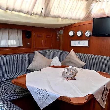 Sleep&boatsbreakfast Barcelona