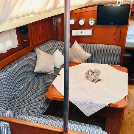 Hotel en barco Sleep&boatsbreakfast Barcelona