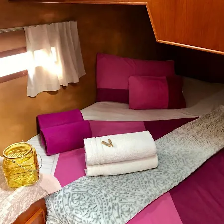 Sleep&boatsbreakfast Barcelona