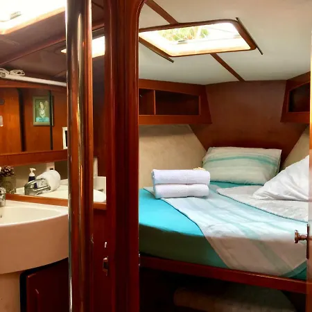 Hotel en barco Sleep&boatsbreakfast Barcelona