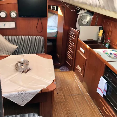 Hotel en barco Sleep&boatsbreakfast Barcelona
