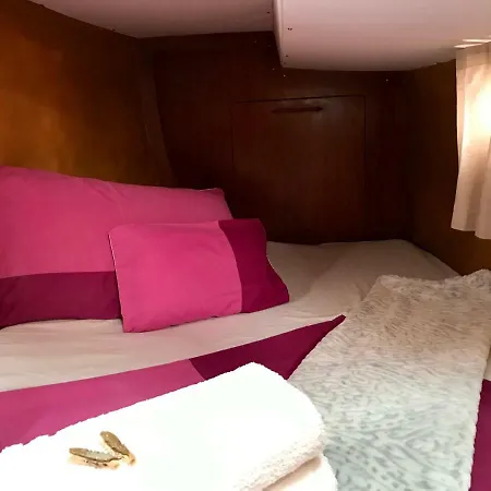 Sleep&boatsbreakfast Barcelona Sant Adrià de Besòs