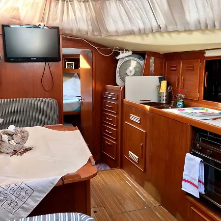 Sleep&boatsbreakfast Barcelona Sant Adrià de Besòs