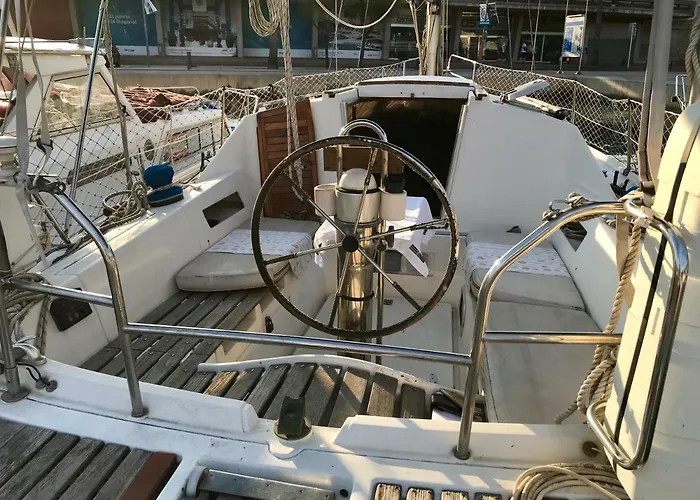 Sleep & Boats Barcelona * 圣阿德里安-德贝索斯