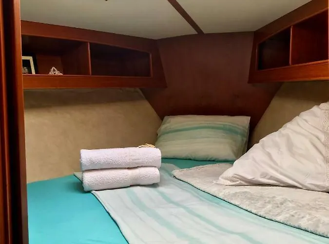 Sleep & Boats Barcelona 船屋 *