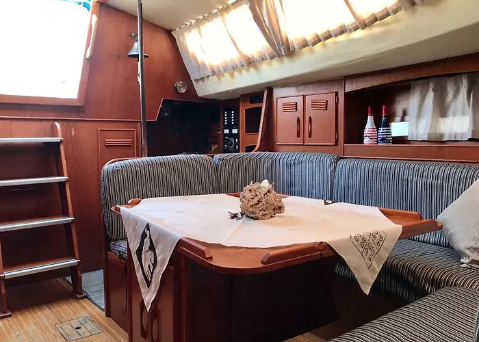 Sleep & Boats Barcelona 船屋