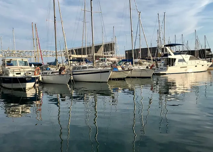 Sleep & Boats Barcelona * 圣阿德里安-德贝索斯