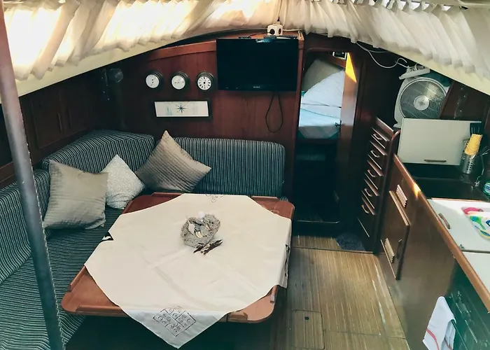 Sleep & Boats Barcelona * 圣阿德里安-德贝索斯