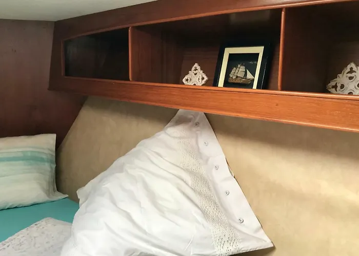 Sleep & Boats Barcelona 船屋 圣阿德里安-德贝索斯