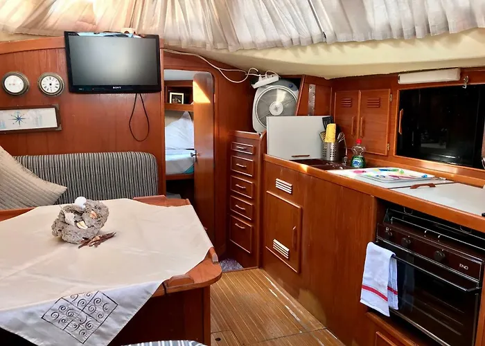 Sleep & Boats Barcelona 圣阿德里安-德贝索斯