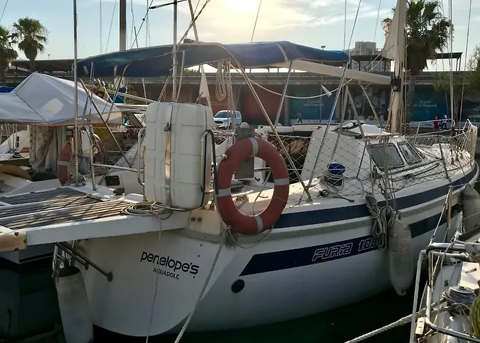 Sleep & Boats Barcelona 船屋